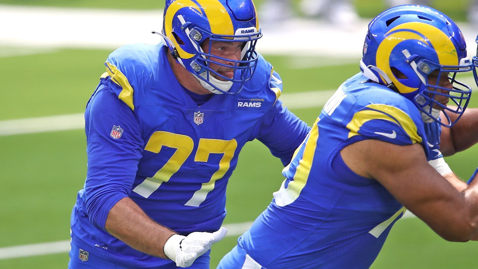 
                <strong>Left Tackle: Andrew Whitworth (Los Angeles Rams)</strong><br>
                Ob nun Jared Goff rechtzeitig fit wird oder John Wolford wieder als Ersatz-Quarterback einspringen muss: Los-Angeles-Rams-Coach Sean McVay wird zunächst einmal äußerst froh sein, seinen Left Tackle nach Verletzung zurück zu haben. Andrew Whitworth ist trotz seines fortgeschrittenen Alters von 39 Jahren einer der verlässlichsten Blind-Side-Beschützer der NFL. Und immer, wenn der Quarterback Zeit hatte, war die Rams-Offense in dieser Saison brandgefährlich.
              