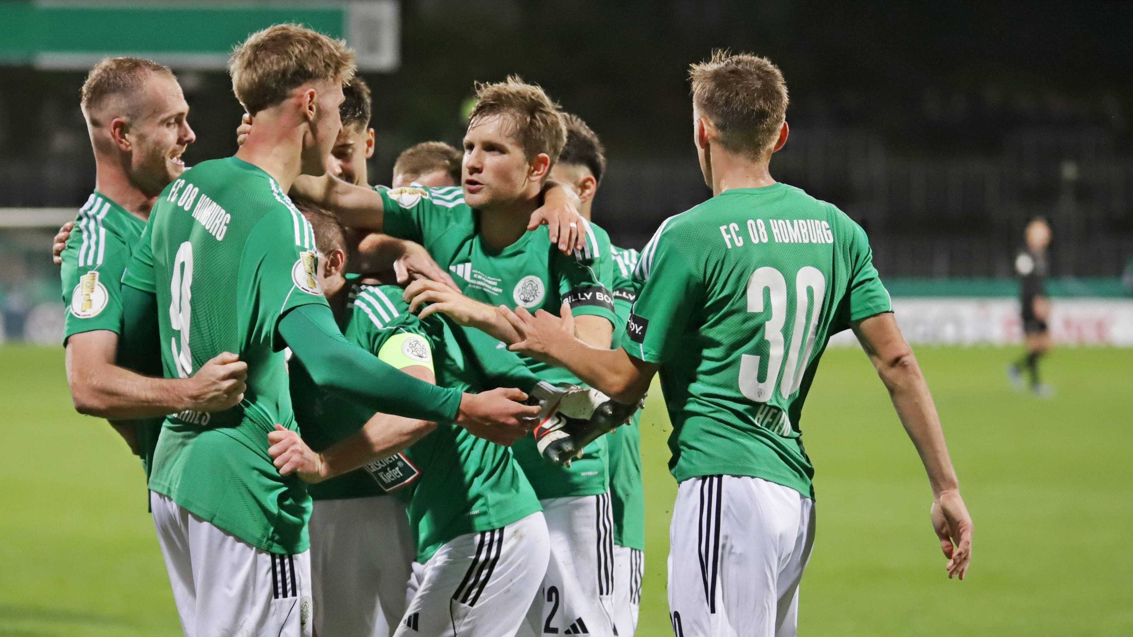 <strong>FC 08 Homburg - FC St. Pauli</strong><br>Einige Favoriten sind in den ersten beiden Runden schon gescheitert. Die Pokal-Saison schreit förmlich nach der nächsten Sensation. Homburg hat bis dato Greuther Fürth und Darmstadt eliminiert. Nun kommt St. Pauli. Das Team von Fabian Hürzeler gab im Hamburg-Derby den Sieg nach einer 2:0-Führung noch aus der Hand, ist aber dennoch klarer Favorit.