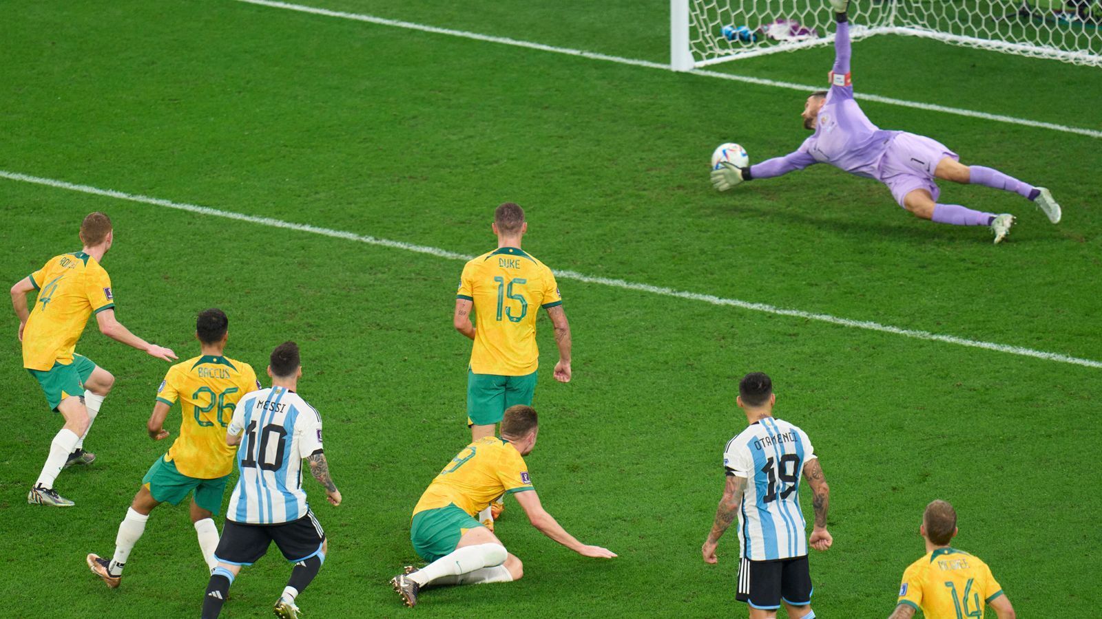 
                <strong>Messi-Watch: So schlug sich Argentiniens Superstar gegen Australien</strong><br>
                ...und schiebt den Ball mit viel Gefühl und Übersicht unten links in die Maschen.
              