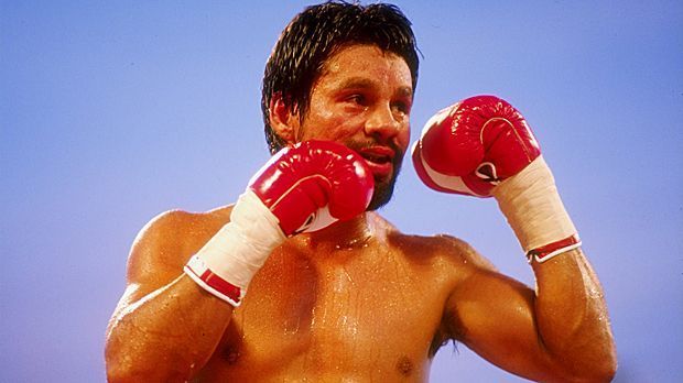 
                <strong>2. Roberto Duran</strong><br>
                Auf dem zweiten Platz rangiert Roberto Duran aus Panama. Von 119 Fights konnte er 70 durch K.o. gewinnen. Bei "ESPN Sports" stellte Mayweather klar, dass Duran historisch gesehen mit großem Abstand der zweitbeste Boxer überhaupt sei. Da kann offensichtlich nur einer besser sein ...
              