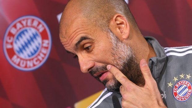 
                <strong>Hickhack der Hinrunde: Guardiola und der FC Bayern</strong><br>
                Hickhack der Hinrunde: Guardiola und der FC Bayern. Verlässt er den FC Bayern? Bleibt er? Wann gibt es eine Entscheidung? Kein Thema beschäftigte die Journalisten in der Hinrunde mehr als die Vertragssituation von Pep Guardiola. Nahezu keine Pressekonferenz fand ohne eine Frage zu diesem Thema statt. Auch die Spieler wirkten nach einiger Zeit genervt - zum Glück ist das Thema jetzt durch!
              