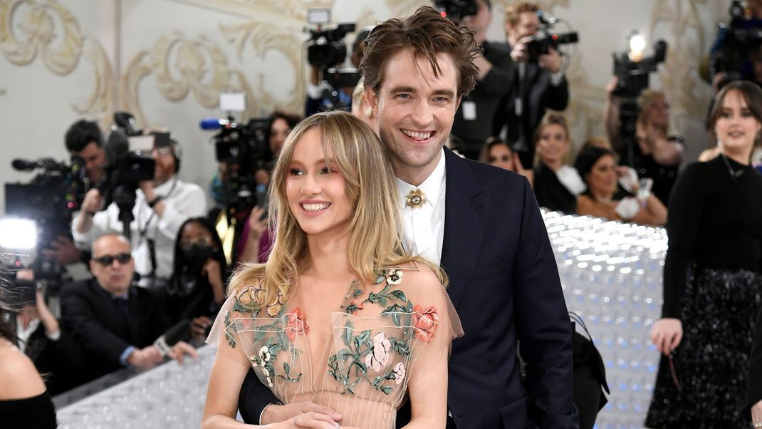 Suki Waterhouse und Robert Pattinson leben seit sechs Monaten zusammen. Nun verrät das Model, wie das Zusammenwohnen mit ihrem Freund so funktioniert&nbsp;