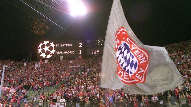 
                <strong>FC Bayern vs. Real Madrid 2001 - 2:1</strong><br>
                FC Bayern vs. Real Madrid 2001 - 2:1: Die Rache für das Halbfinal-Aus gibt es ein Jahr später - erneut in Vorschlussrunde. In München erkämpft sich das Team um Kapitän Stefan Effenberg einen 2:1-Sieg und zieht ins Endspiel ein. Bayern wird 2001 Champions-League-Sieger!
              