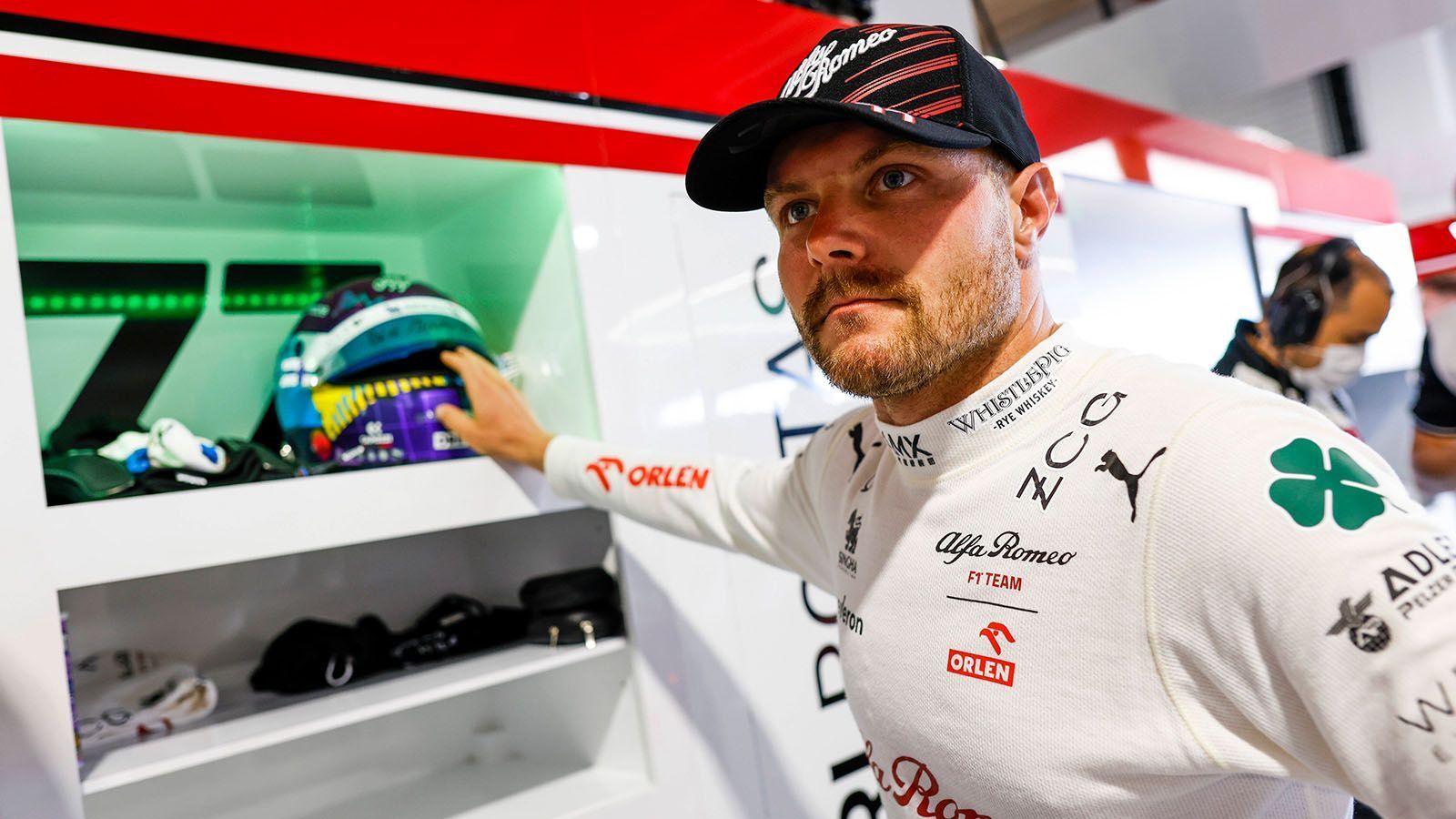 
                <strong>Valtteri Bottas (Alfa Romeo)</strong><br>
                Der Finne ist die Überraschung der bisherigen Saison. Viele Experten hatten gezweifelt, ob der 32-Jährige noch den nötigen Hunger für die Formel 1 besitzt. Nach fünf Rennen ist klar: Ja! Mit 30 Punkten liegt Bottas nur knapp hinter seinem alten Teamkollegen Lewis Hamilton (36). Der zehnmalige Rennsieger holt das Maximum aus seinem Boliden raus und dürfte in dieser Saison noch häufiger für überraschte Gesichter sorgen. ran-Note nach fünf Rennen: 
              