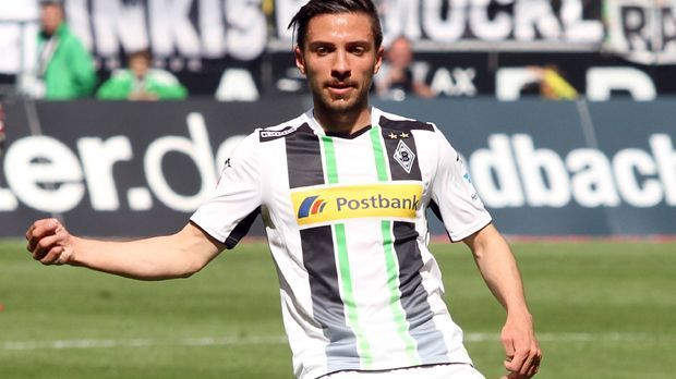 
                <strong> Borussia Mönchengladbach Heimtrikot</strong><br>
                Das neue "Fohlenelf"-Trikot setzt auf ein klassisches Design in Borussias Vereinsfarben und ist gleichzeitig angelehnt an die Trikots aus der Meister-Saison 1974/1975.
              