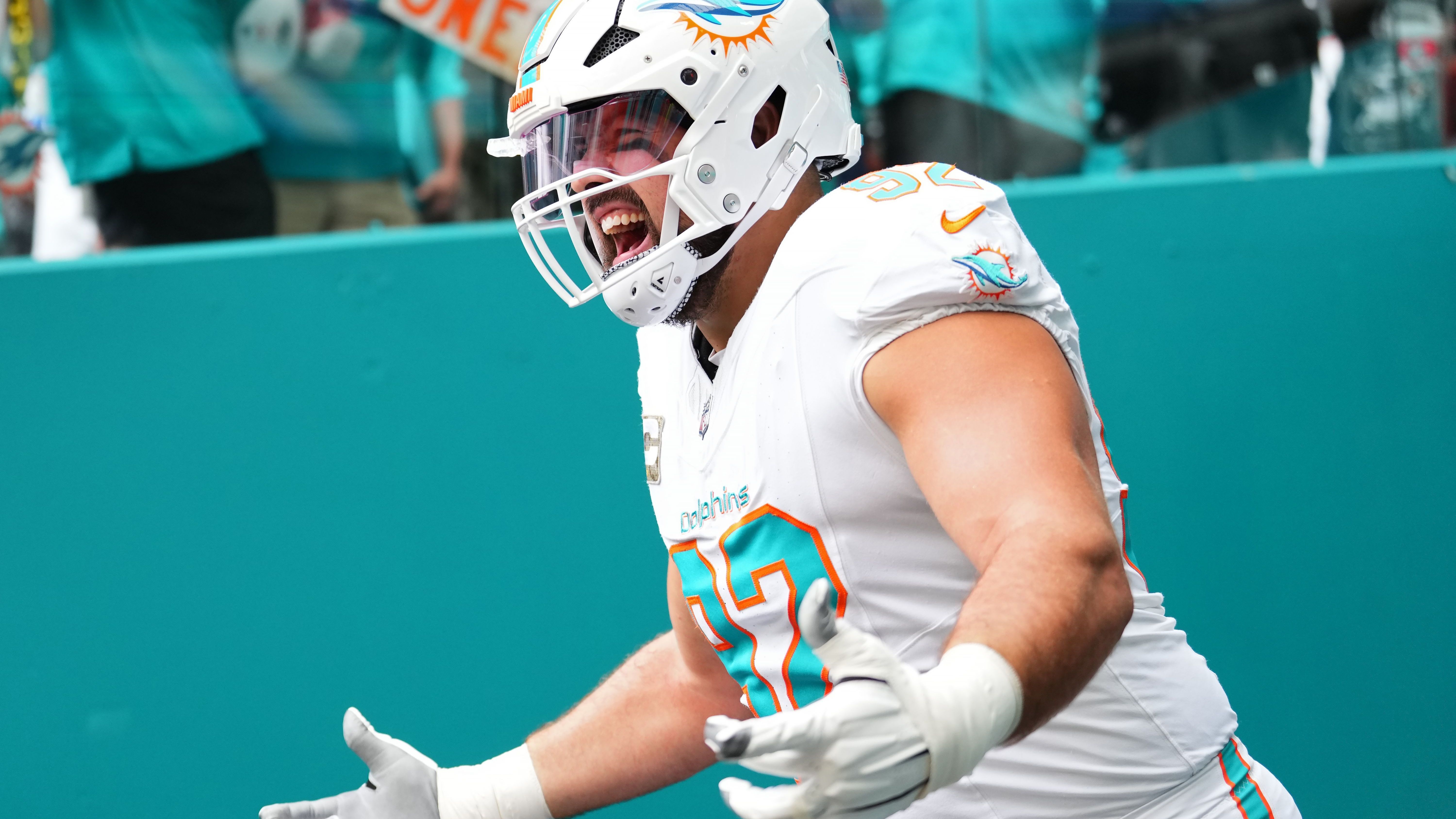 <strong>Miami Dolphins: Zach Sieler</strong> <br>Sieler wurde für seine starke Saison zum MVP der Dolphins gewählt und erhielt die entsprechende Dan-Marino-Auszeichnung. Das gelang vor ihm erst einem anderen Defensive Tackle der Dolphins: Ndamukong Suh.