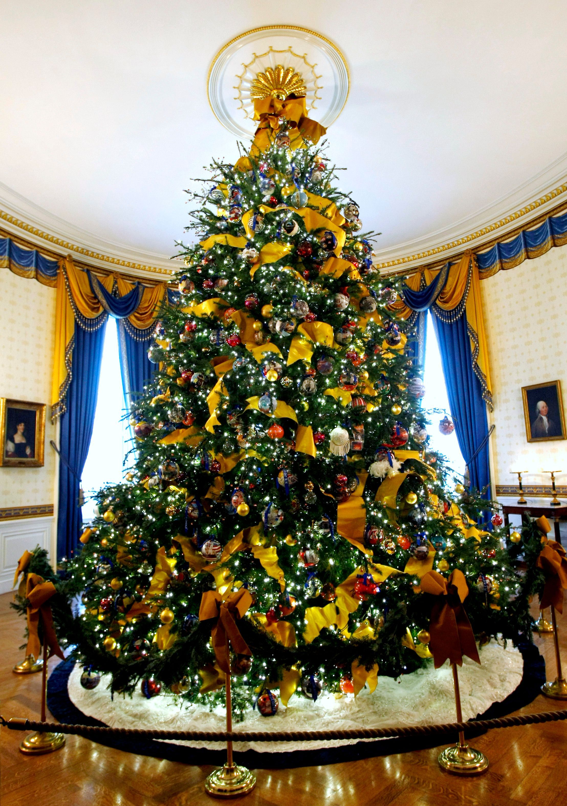 Geschmückt sieht der Baum der Obamas dann so aus.