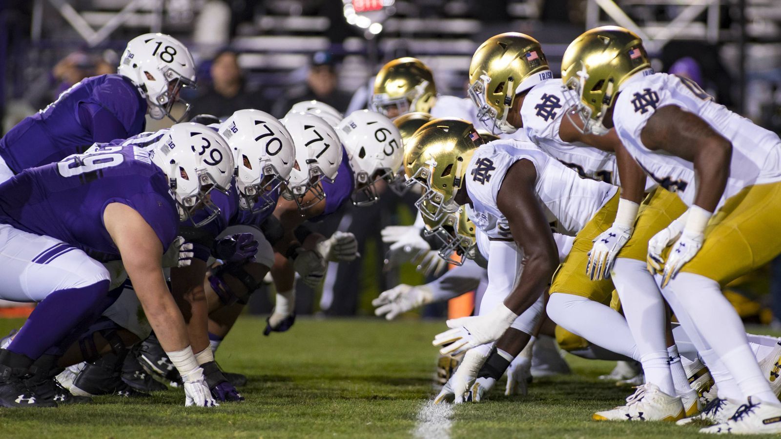 
                <strong>Notre Dame Fighting Irish</strong><br>
                Die Defense war vergangene Saison der Hauptgrund für die erfolgreiche Saison. Safety Kyle Hamilton gilt als einer der besten Defense-Spieler im gesamten College Football. Der neue Defensive Coordinator Marcus Freeman, der zuletzt bei den Cincinnati Bearcats in selbiger Funktion tätig war, soll die erfolgreiche Arbeit seines Vorgängers Clark Lea fortsetzen. Dies dürfte ihm mit diesem ausgewogenen Kader gelingen.  
              