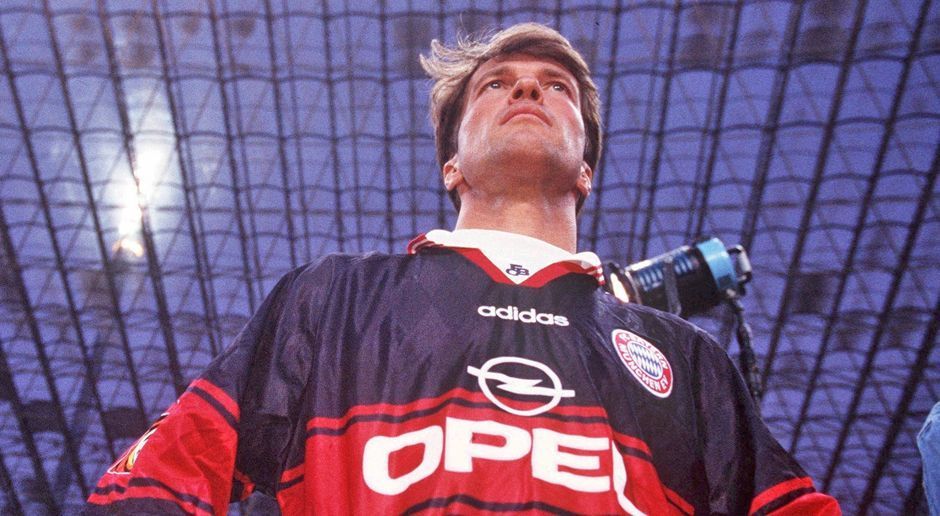 
                <strong>Zentrales Mittelfeld: Lothar Matthäus</strong><br>
                Heute würde Uli Hoeneß Lothar Matthäus nicht mal mehr zum Greenkeeper in der Allianz Arena machen, doch einst war der deutsche Rekordnationalspieler eine der wichtigsten Personen beim FCB. 303 Bundesliga-Spiele bestritt Matthäus für die Roten, viele davon als Kapitän. Die Erfolge sind zahlreich: sieben deutsche Meisterschaften, zwei DFB-Pokale und der UEFA Cup. Fast gewann Matthäus mit den Bayern auch  die Champions-League, doch was in der Nachspielzeit des Finals 1999 passierte, ist bekannt. Bevor sich die Roten 2001 den Henkelpott endlich sicherten, war Matthäus bereits nach New York gewechselt, war dort allerdings weniger "lucky". Trotzdem setzt er sich bei uns auf der Doppelsechs knapp gegen Stefan Effenberg durch.
              