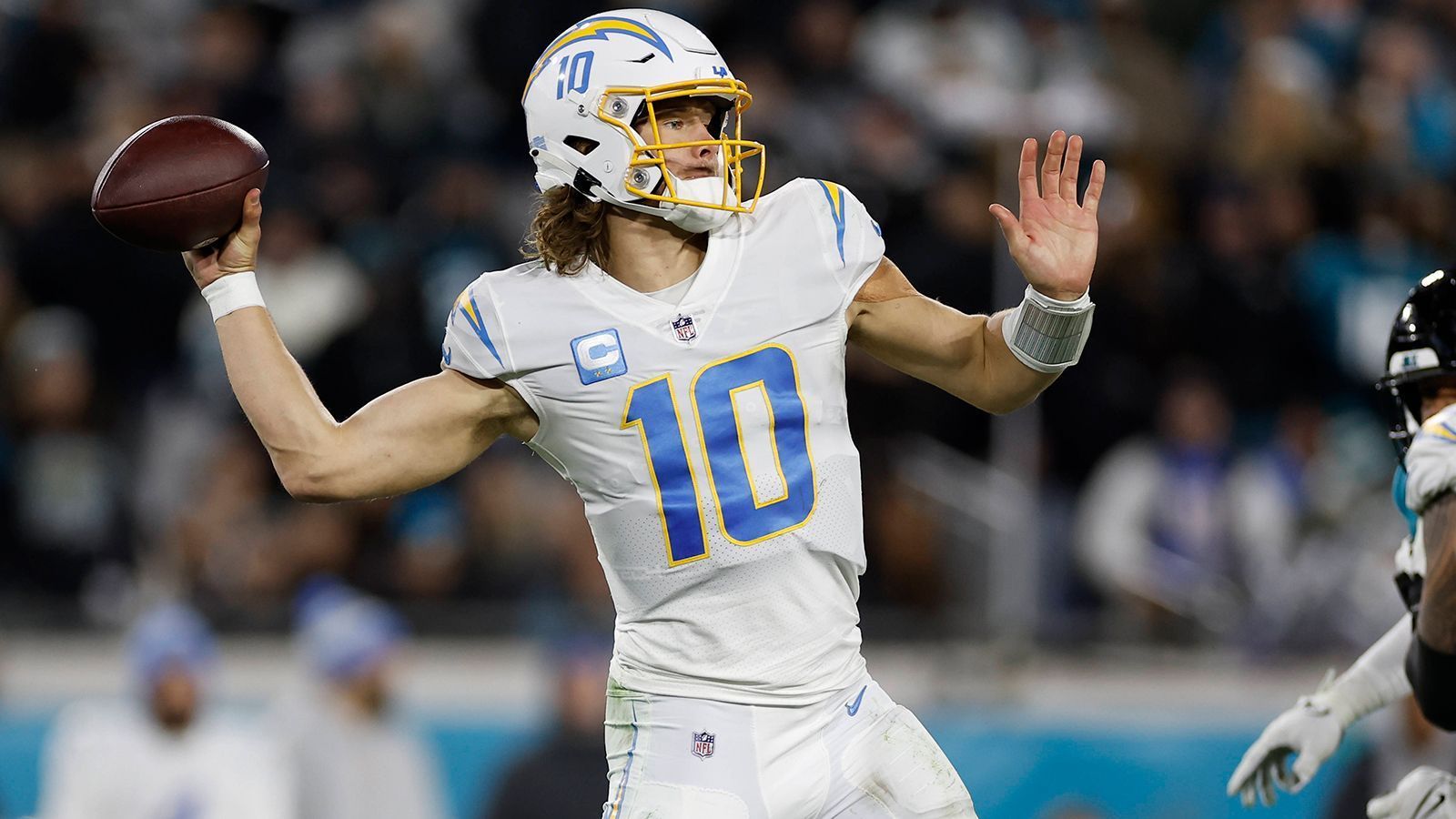 
                <strong>5. Platz: Los Angeles Chargers</strong><br>
                Kilometer: 42.007Zeitzonen: 30
              