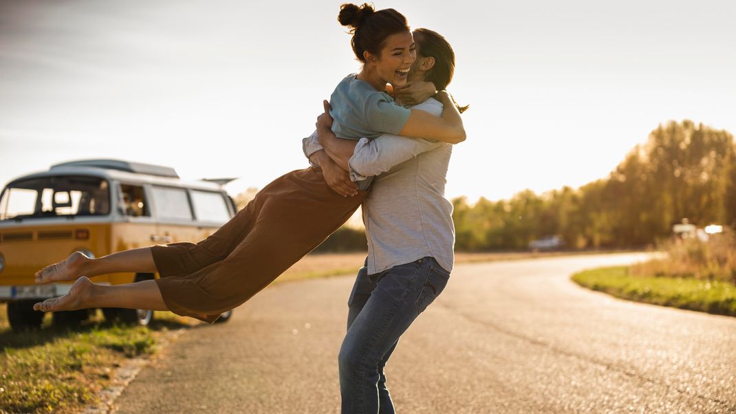 Auf der Suche nach der großen Liebe? Diese Sternzeichen haben im Sommer 2023 die besten Chancen auf eine romantische Liebesgeschichte.&nbsp;