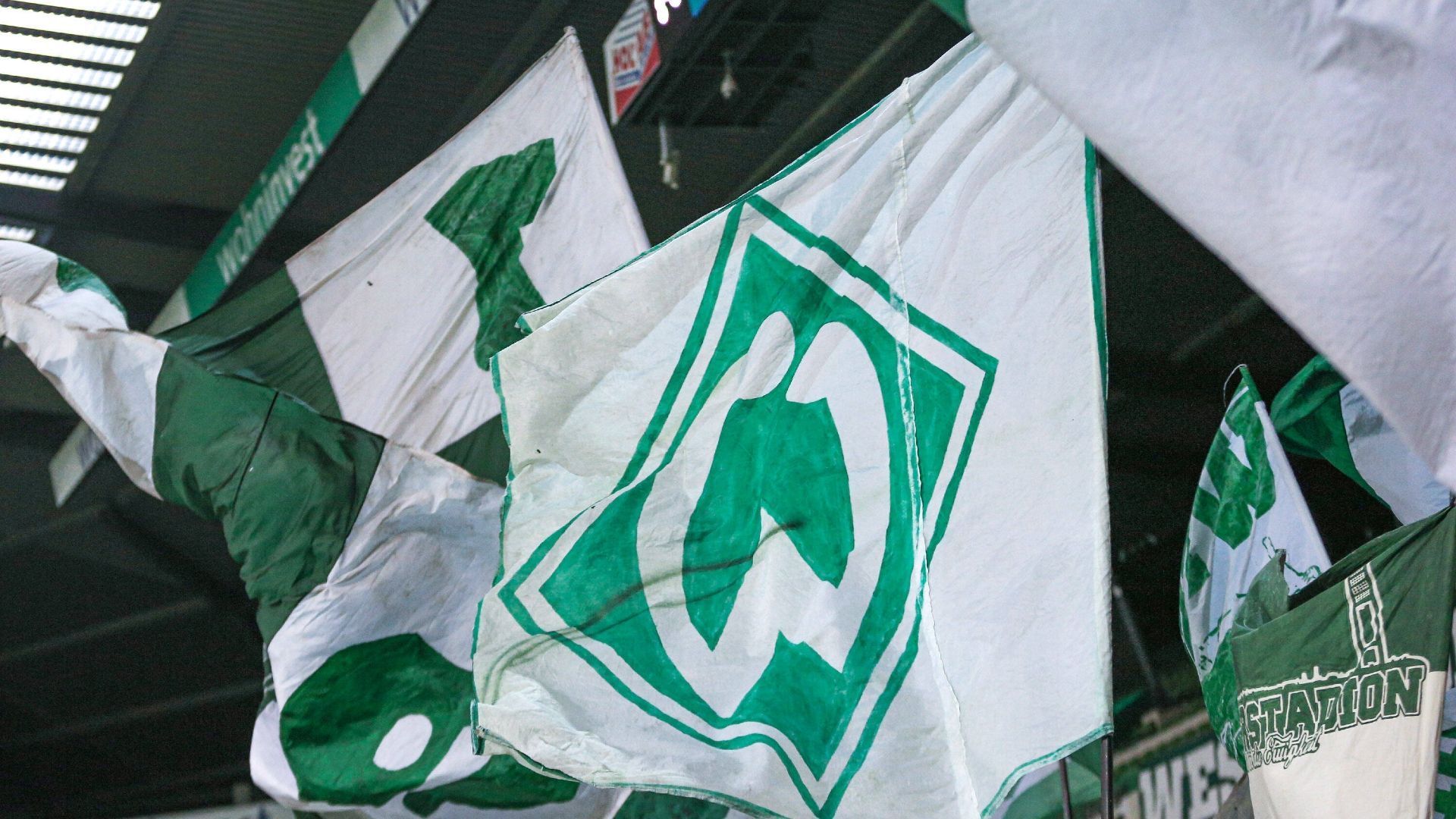 
                <strong>Platz 6 - wohninvest Weserstadion (Werder Bremen)</strong><br>
                Was die Atmosphäre angeht, ist es nirgendwo so schön wie im Weserstadion. Das ist zumindest das Ergebnis der Studie, die in dieser Kategorie fünf von fünf Sternen vergibt. Dass das Stadion in der Gesamtwertung nicht weiter vorne platziert ist, liegt auch an den saftigen Bierpreisen (4,90 Euro für den halben Liter).
              