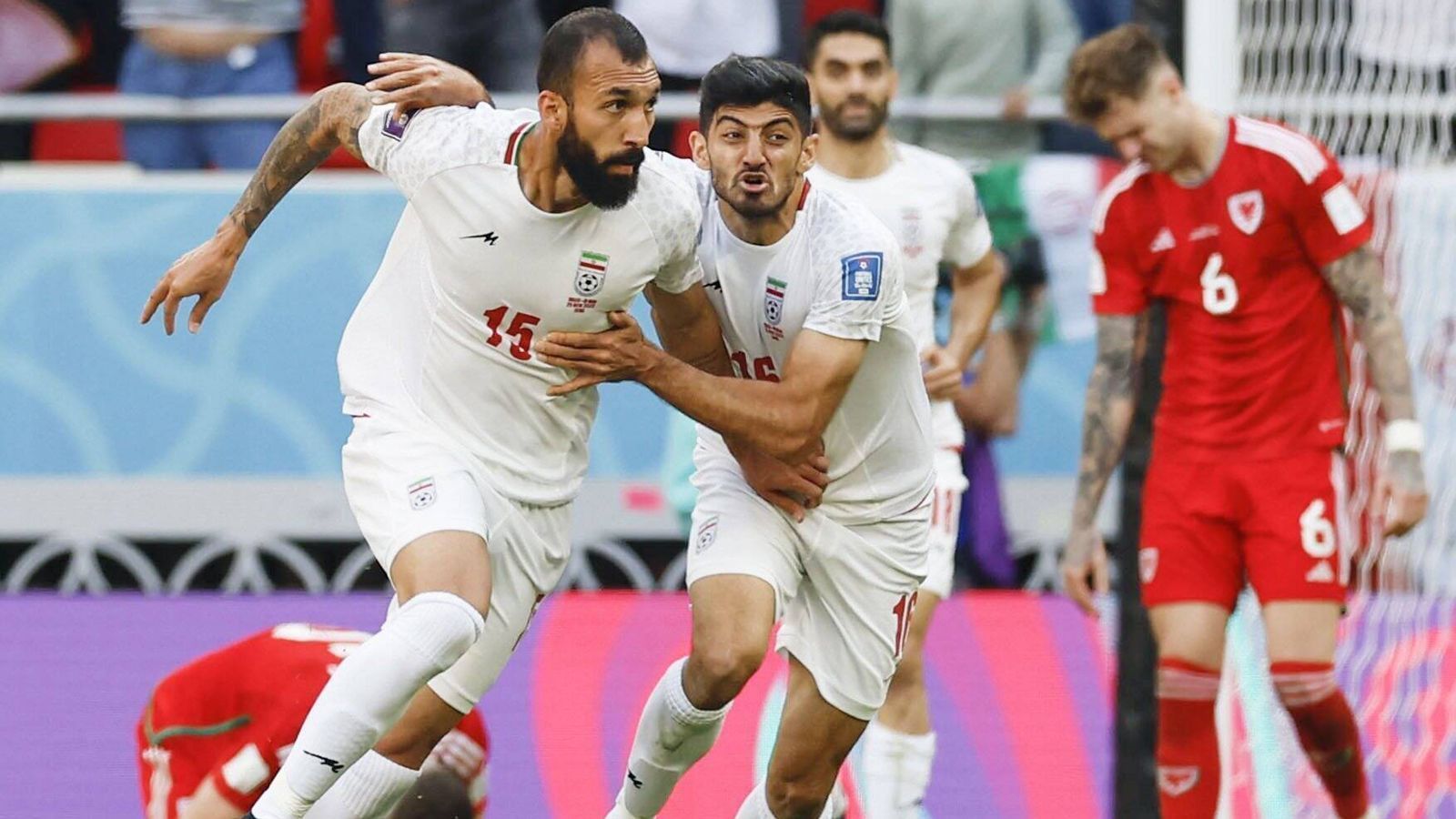 
                <strong>Spätester Siegtreffer</strong><br>
                Roozbeh Cheshmi versetzte mit seinem Treffer gegen Wales sein Heimatland Iran in Ekstase und stellte dadurch einen neuen Rekord auf. Sein Tor in der 98. Spielminute war der späteste Siegtreffer in der Geschichte der WM.
              