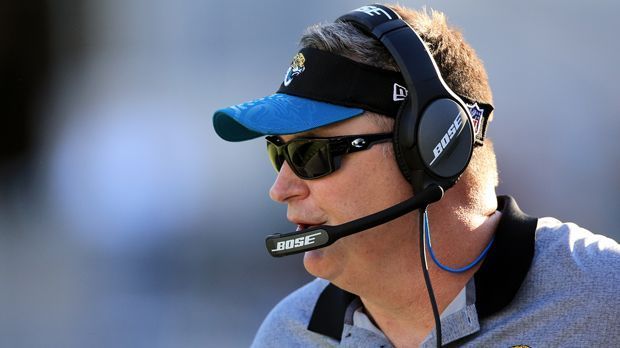 
                <strong>Doug Marrone (Jacksonville Jaguars)</strong><br>
                Doug Marrone (Jacksonville Jaguars): Doug Marrone wird die Jaguars auch in der Saison 2017 als Head Coach betreuen. Nachdem Marrone das Team aus Florida bereits gegen Ende der Saison 2016 als Cheftrainer auf Interimsbasis geführt hatte, wird der 52-Jährige die Franchise als offizieller Head Coach übernehmen. 
              