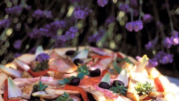 Enie backt: Rezept-Bild Pizza mit Rotbarben und Artischocken