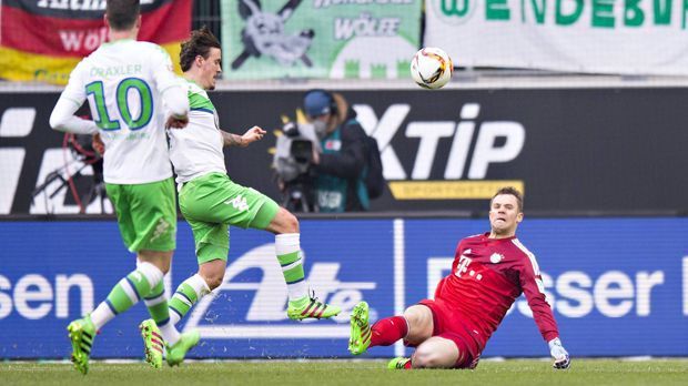 
                <strong>Manuel Neuer</strong><br>
                Manuel Neuer: Hat in den ersten zehn Minuten mehr Ballberührungen als jeder Wolfsburger. Klärt in der 15. Minute in höchster Not vor Kruse, pariert später einen Kopfball glänzend. In Hälfte zwei ganz stark gegen Draxler, dann zweimal gegen Kruse. Note: 1
              