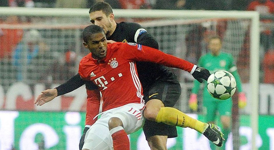 
                <strong>Douglas Costa</strong><br>
                Douglas Costa: Gab in den ersten Minuten ordentlich Gas, als er die eine oder andere Flanke in den Strafraum feuerte. Hatte in der 19. Minute die große Chance auf die Führung, scheiterte aber an Atletico-Torwart Oblak. Danach war in Halbzeit eins nicht mehr viel zu sehen. Startete in Durchgang zwei mit einem satten Schuss, den Oblak jedoch entschärfte. ran-Note: 3,5
              