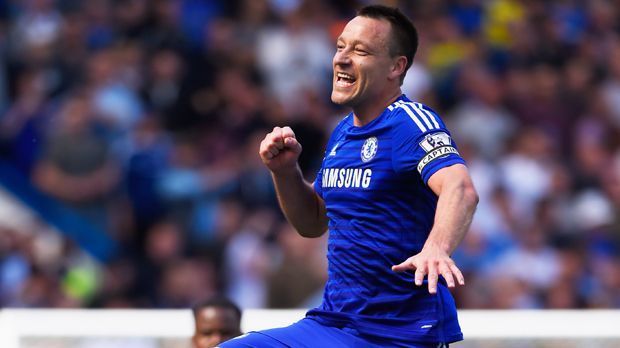 
                <strong>John Terry</strong><br>
                Mit der Partie gegen Dynamo Kiew bricht John Terry einen Rekord. 107 Champions-League-Spiele absolviert der Kapitän vom FC Chelsea - eins mehr als ManUtd-Legende Paul Scholes, der in seiner Karriere 106 Partien in der Königsklasse bestritt. Somit ist Terry der Engländer mit den meisten Champions-League-Spielen.
              