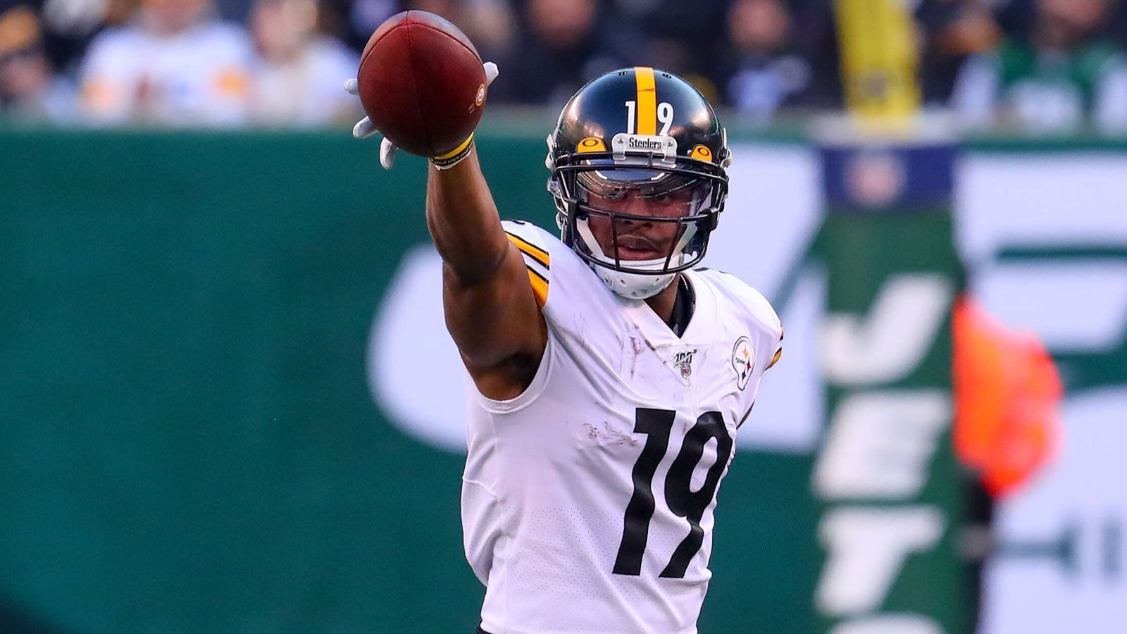 
                <strong>Platz 10: JuJu Smith-Schuster (Pittsburgh Steelers)</strong><br>
                
              