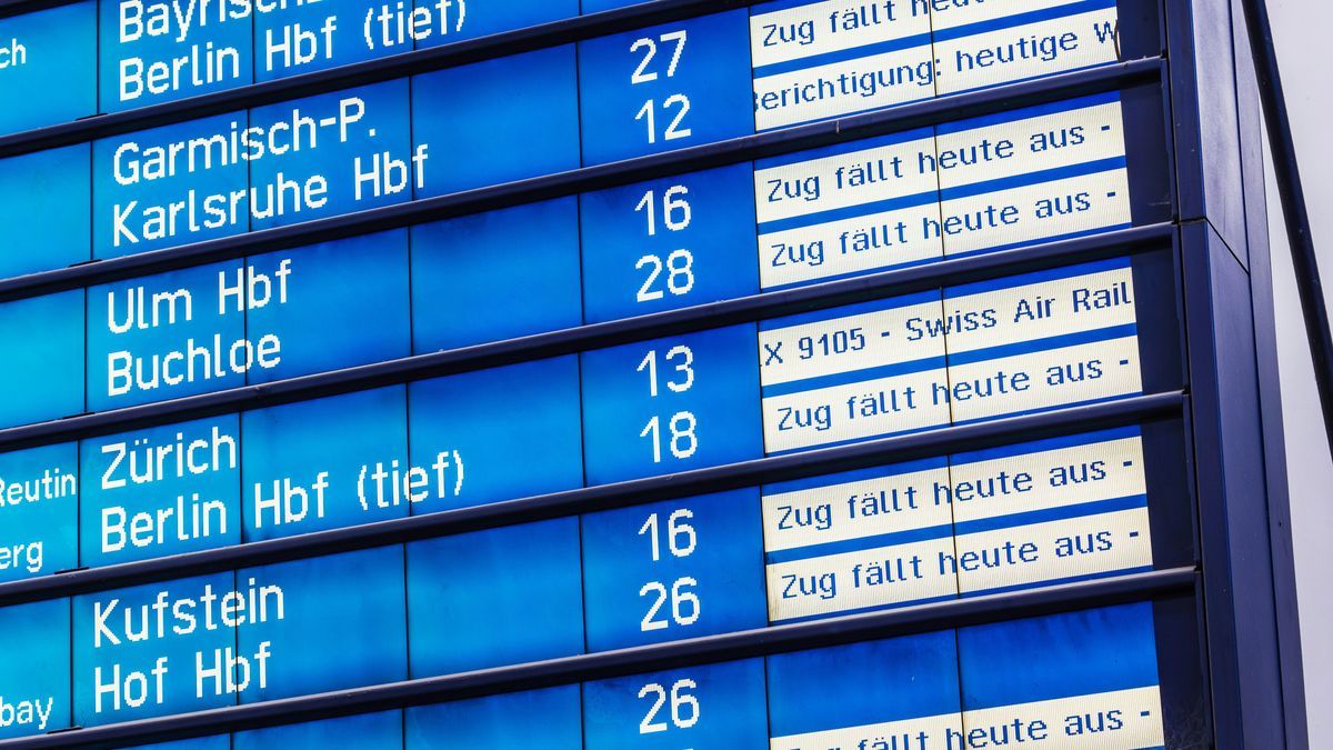 Zugausfall DB Streik Verspätungen Bahnhof 433514662