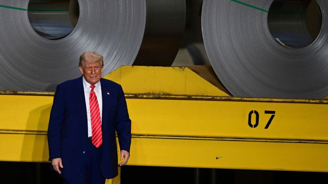 US-Präsident Donald Trump besucht Stahlwerk