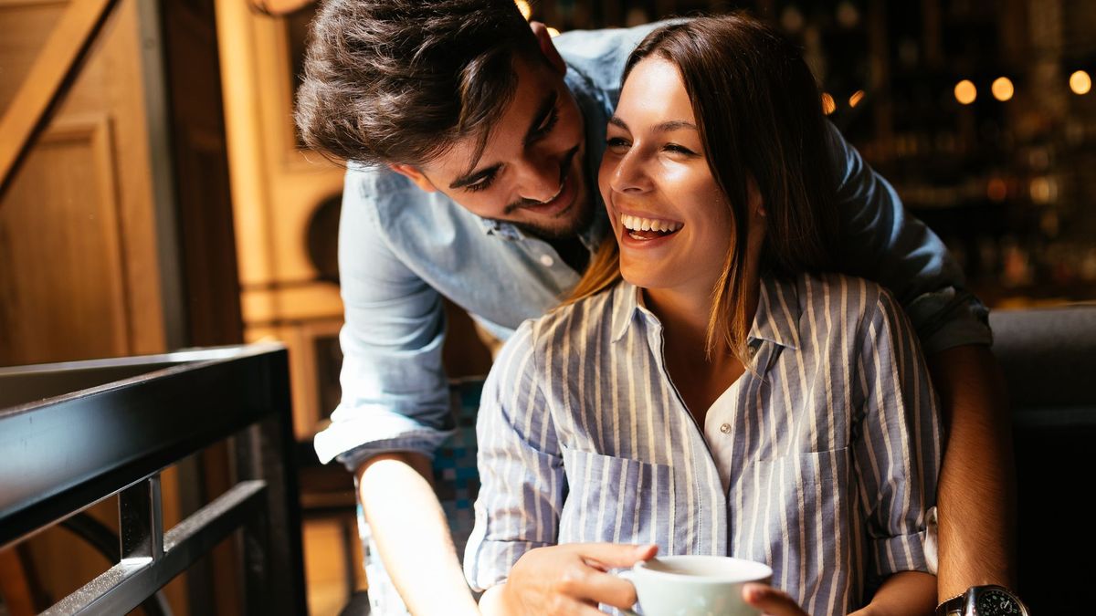 Frauen warm halten: Warum viele Männer auf die Benching-Taktik setzen