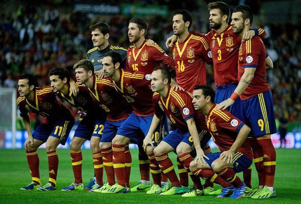
                <strong>Spanien - Marktwert: 605 Millionen Euro</strong><br>
                Welt- und Europameister Spanien ist das Maß aller Dinge: Mit einem Marktwert von 605 Millionen Euro stehen die Iberer auf Platz eins, allein Andres Iniesta vom FC Barcelona kostet derzeit 55 Millionen Euro. 
              