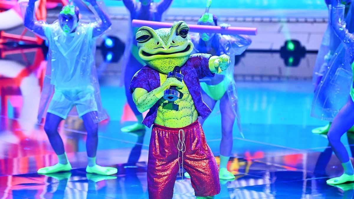 Der Frosch performt 'I Like To Move It' von Reel to Real