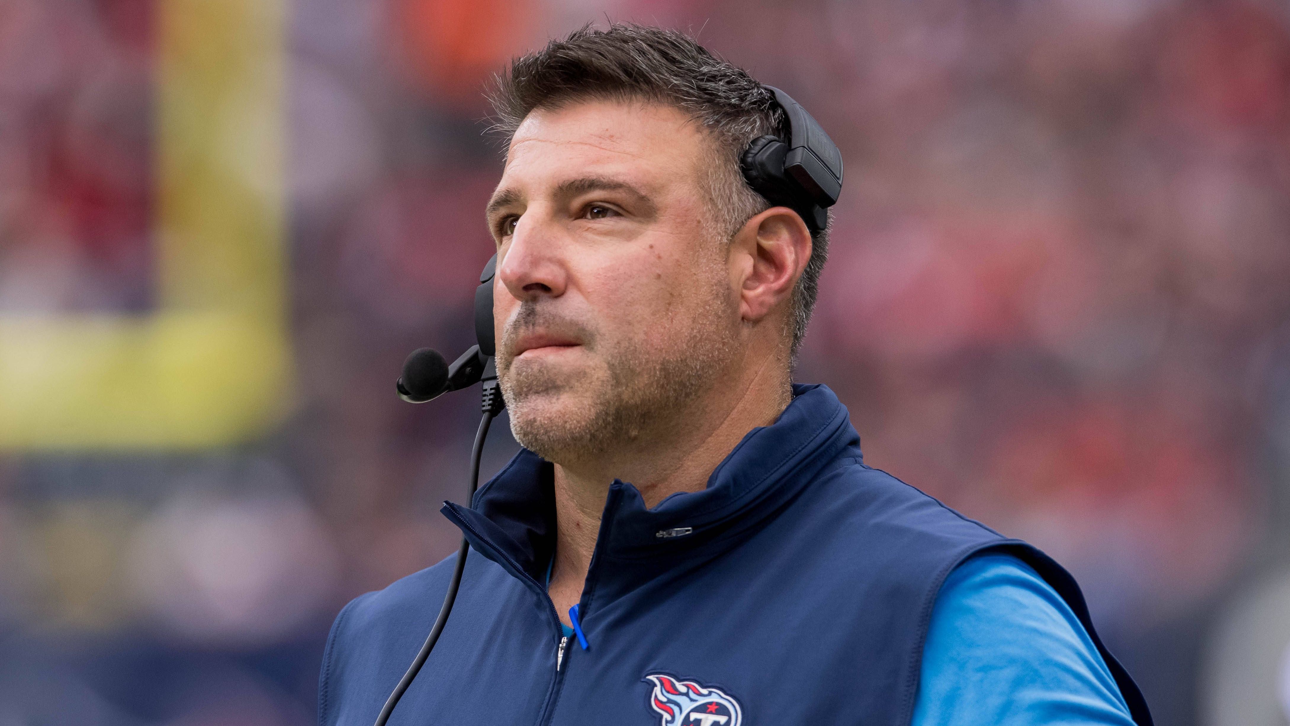 <strong>Titans: Rückblick</strong><br>Sechs Jahre war Mike Vrabel im Amt, im Januar wurde der HC entlassen. Auch, weil seine Defense nicht mehr wie gewohnt funktionierte. Die O-Line glich einem Schweizer Käse, aus dem Receiving Corps konnte nur DeAndre Hopkins überzeugen. Auf QB wurde Mitte der Saison der Generationenwechsel von Ryan Tannehill zu Will Levis vollzogen, der ordentliche Ansätze zeigte.