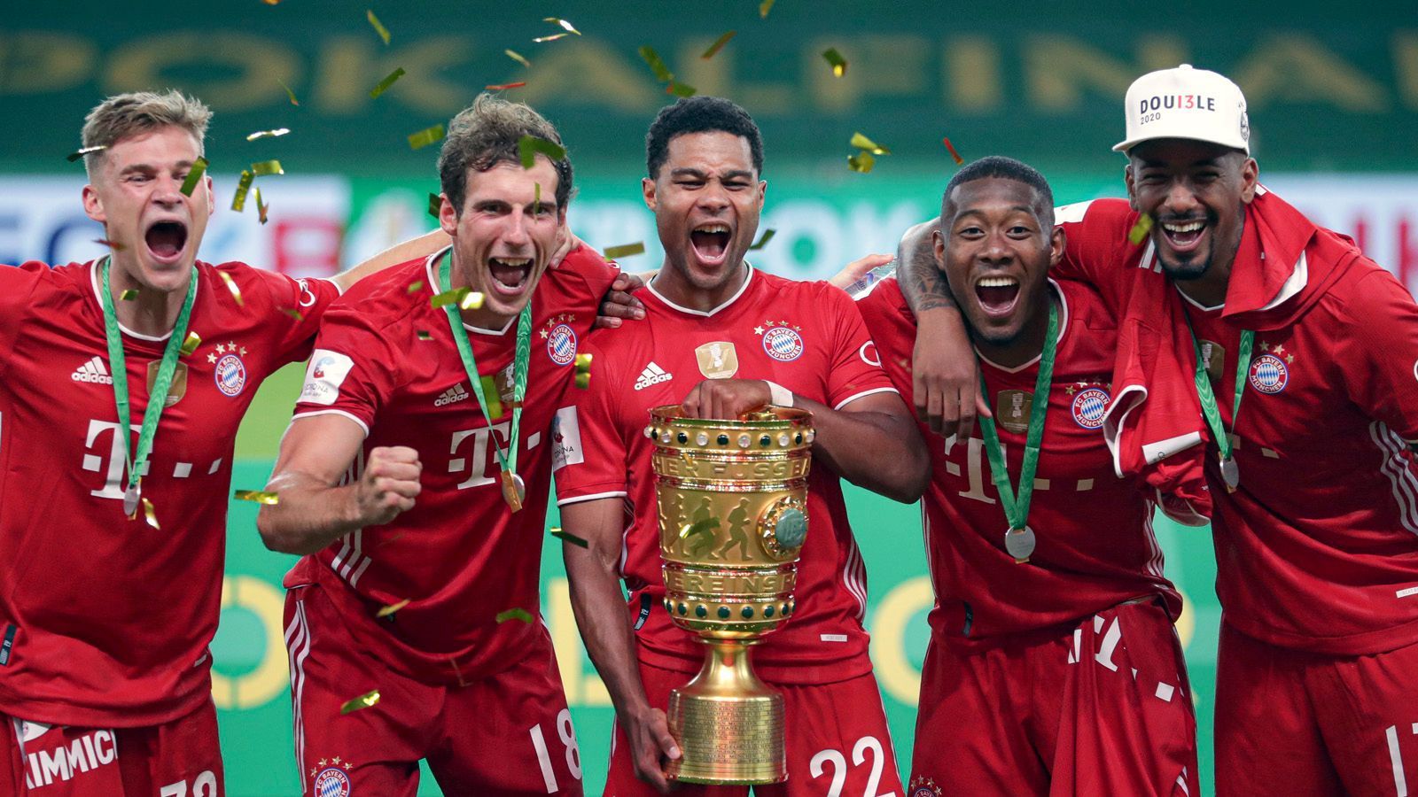 
                <strong>DFB-Pokal Auslosung</strong><br>
                Kaum hat der FC Bayern den DFB-Pokal gewonnen, geht es schon wieder weiter. Corona macht's möglich. Am Sonntag (18.30 Uhr) wird die erste Runde der Saison 2020/21 ausgelost. Der Startschuss soll eine Woche vor dem Bundesliga-Auftakt fallen. Doch welche 64 Mannschaften vom 11. bis 14. September tatsächlich um den Einzug in die zweite Runde kämpfen, steht in vielen Fällen noch nicht fest. ran.de zeigt, wie kurios die Auslosung wird.
              