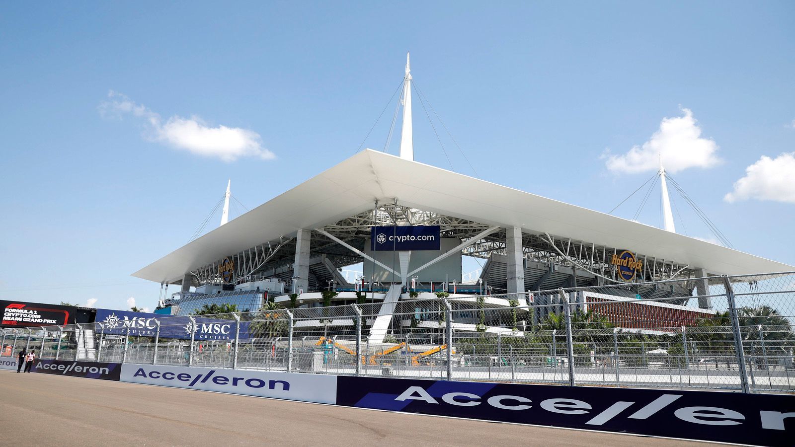 
                <strong>Formel 1 in Miami</strong><br>
                Der Miami International Autodrome ist eine temporäre Rennstrecke, die keine öffentlichen Straßen nutzt.
              