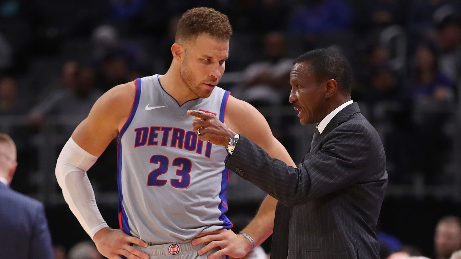 
                <strong>7. Pick: Detroit Pistons</strong><br>
                Die Pistons stehen im momentanen Power Ranking irgendwo im Mittelfeld. Um Blake Griffin herum passiert nicht viel. Der 31-Jährige hat seine besten Jahre aber auch bereits hinter sich. Detroit braucht in den nächsten Jahren eine Verjüngungskur. Es wird wohl noch Zeit brauchen, bis die Pistons wieder angreifen können. Aber es gab auch schon siebte Picks, die zu großen Stars aufgestiegen sind.
              