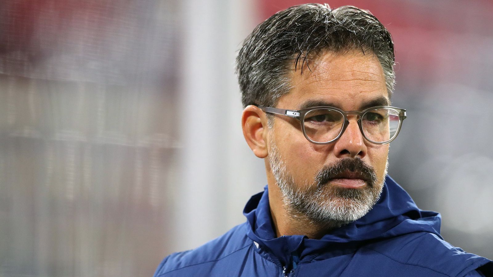 
                <strong>David Wagner</strong><br>
                Geburtsdatum: 19. Oktober 1971 / Ohne Job seit: September 2020 / Zuletzt Trainer bei: FC Schalke 04Zurück nach Deutschland, auch hier warten einige Trainer auf neue Aufgaben, dazu zählt mit David Wagner einer der zahlreichen Ex-Trainer Schalkes. Der 49-jährige Deutsch-Amerikaner übernahm S04 im Sommer 2019, nachdem er zuvor in England mit Huddersfield sensationell den Aufstieg in die Premier League schaffte und das Team eine Saison im Oberhaus halten konnte. Auf Schalke musste Wagner nach 40 Spielen im September 2020 gehen. Er fiel dem Fehlstart der Gelsenkirchener in die laufende Saison zum Opfer. 
              