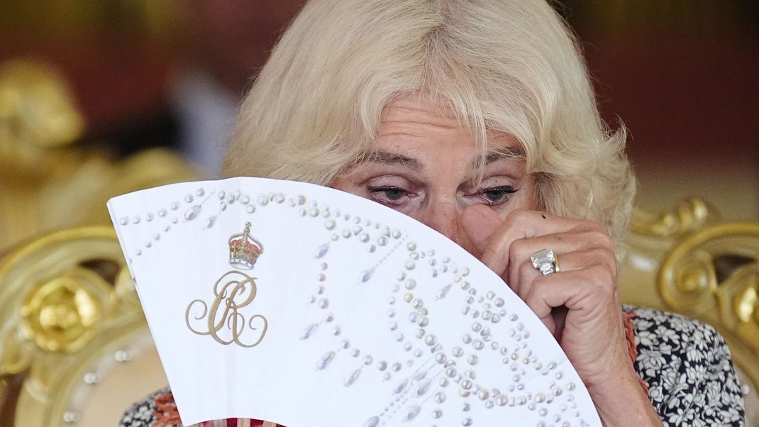 Königin Camilla sagte ihre Teilnahme an der Veranstaltung zum Gedenken an die Gefallenen der beiden Weltkriege ab.