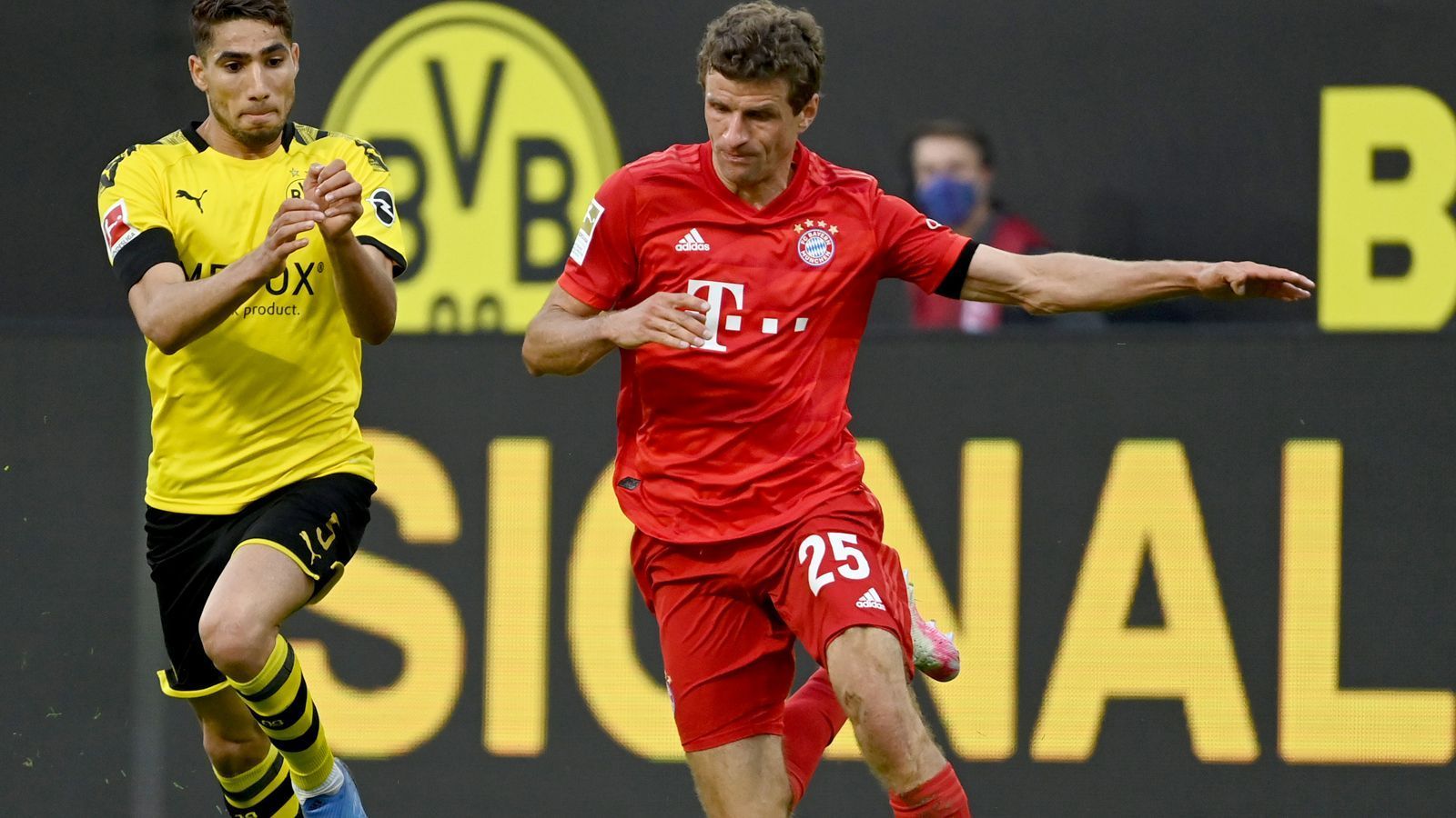 
                <strong>Thomas Müller</strong><br>
                Lautstark und laufstark auf dem Platz, wird von der BVB-Abwehr aber über weite Strecken abgemeldet. Lässt sich davon nicht beirren und hätte kurz vor dem Abpfiff tatsächlich noch erhöhen können, scheitert aber an Bürki. Bringt sich aber defensiv immer wieder mit ein. In der 66. Minute allerdings ein wenig zu sehr, nach Foul gegen Akanji gibt's Gelb. Insgesamt bemüht aber eben nicht mehr.  ran-Note: 4
              