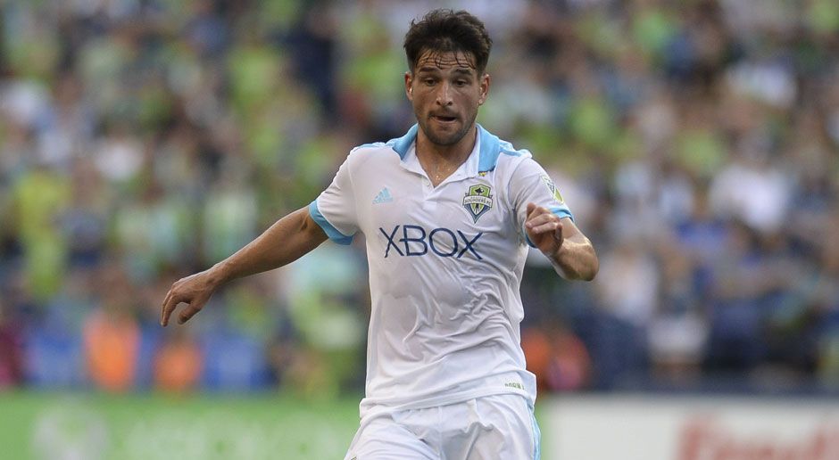 
                <strong>Platz 10: Nicolas Lodeiro (Seattle Sounders FC)</strong><br>
                Auf Platz zehn liegt Nicolas Lodeiro von den Seattle Sounders. Der Uruguayer wechselte im Sommer 2016 vom traditionsreichen argentinischen Klub Boca Juniors in die USA und hat sich mittlerweile eine große Fanbasis erarbeitet. In der regulären Saison führte er sein Team mit sieben Treffern und neun Assists in die Playoffs.
              