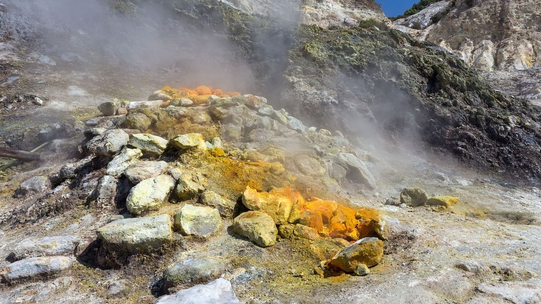 Ein Ausbruch der Phlegräischen Felder wäre katastrophal. Jetzt versucht selbst das Vesuv-Vulkanoberservatorium, sich durch einen Umzug in Sicherheit zu bringen.