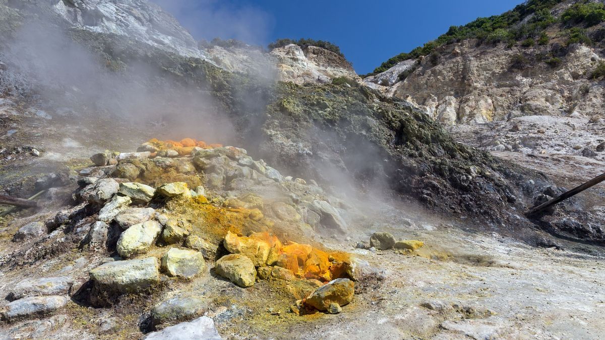 Die Phlegräischen Felder, auf Italienisch Campi Felgrei, sind der einzige Supervulkan Europas