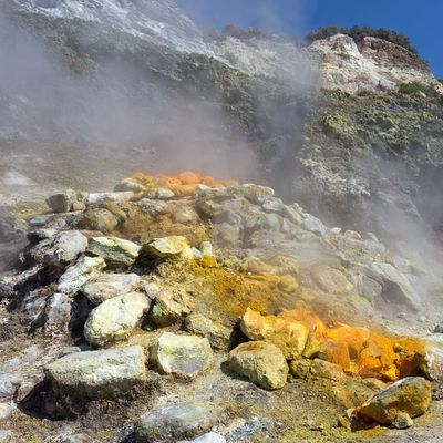 Die Phlegräischen Felder, auf Italienisch Campi Felgrei, sind der einzige Supervulkan Europas