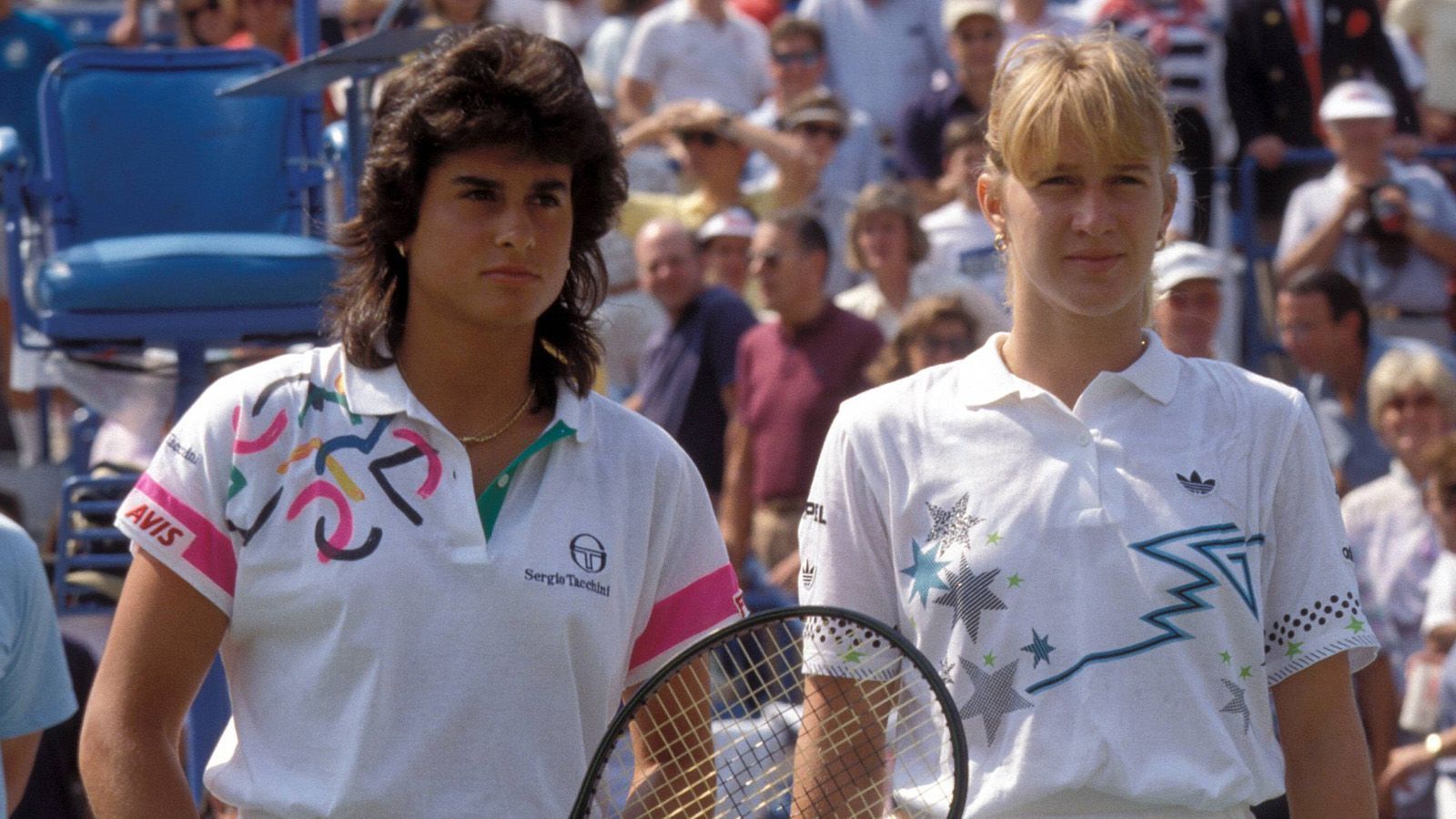 
                <strong>Gabriela Sabatini</strong><br>
                Wer die Karriere von Steffi Graf verfolgt hat, kam an Gabriela Sabatini nicht vorbei. Sie war eine der langjährigen Rivalinnen der Gräfin. Zwischen Mitte der 80er und Mitte der 90er Jahre trafen die beiden 40 Mal aufeinander, Graf siegte in 29 Duellen. Sabatini war ein prägendes Gesicht des Tennis, dazu ein ungewöhnliches, weil extrem schüchtern. Beendete ihre Karriere nur 26 Jahren. Seitdem ist sie für ihre gleichnamige Parfüm-Linie bekannt.
              