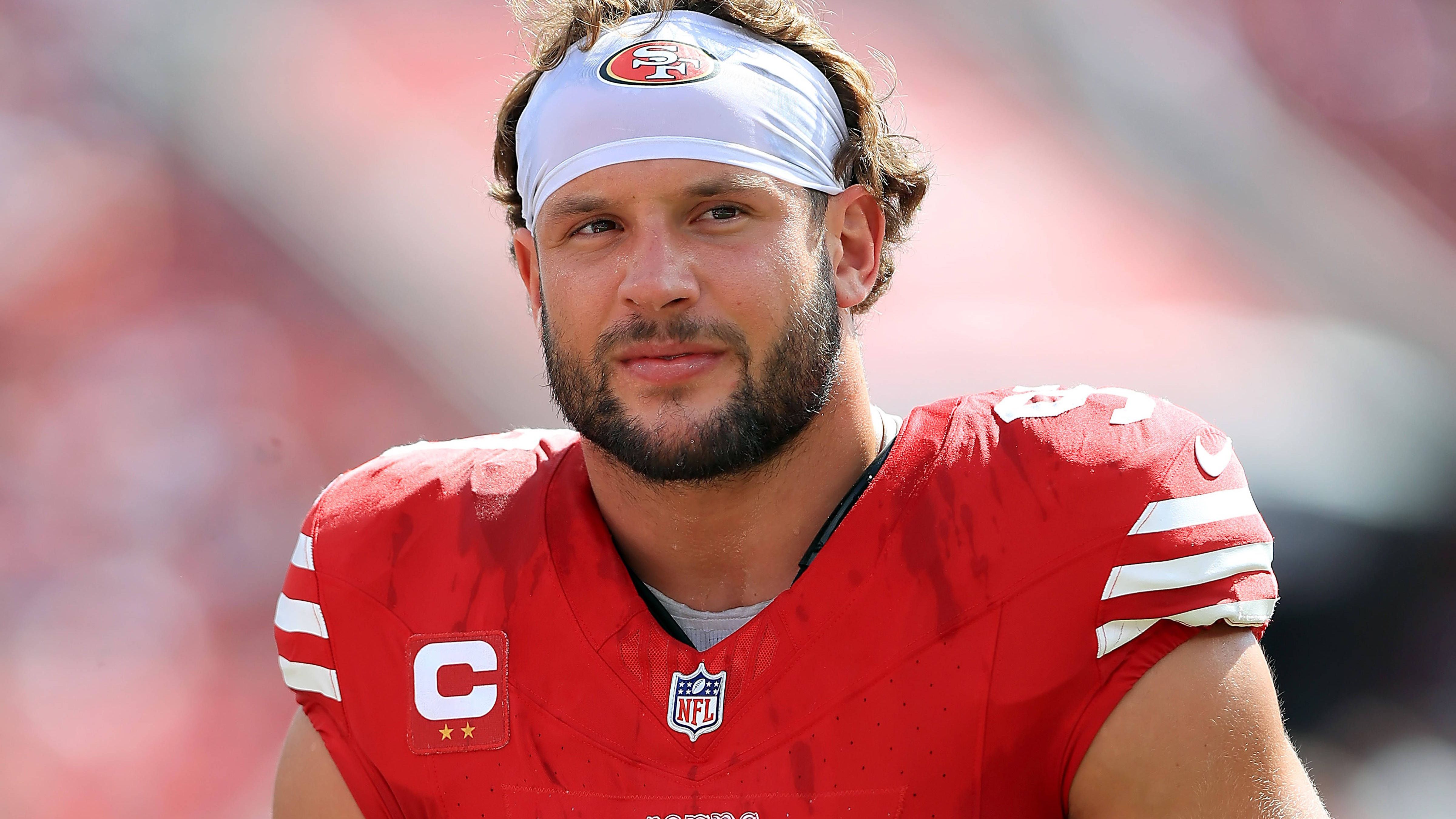 <strong>Nick Bosa (San Francisco 49ers)</strong><br>Denn auch Star-DE Nick Bosa wird das Spiel gegen die Packers verpassen. Der 27-Jährige laboriert an einer Hüftverletzung und ist nicht einsatzfähig.