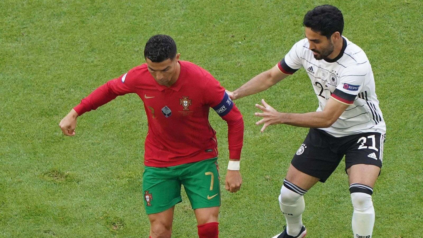 
                <strong>Ilkay Gündogan</strong><br>
                Mit einer unglaublichen Ruhe am Ball bringt der Star von Manchester City dieses Mal endlich Struktur ins deutsche Spiel. Gegen Portugal nicht nur mit Quer-, sondern mit scharfen Steckpässen in die Spitze. Und dann auch noch stark im Zweikampf. Endlich sehen die deutschen Fans auch in der DFB-Elf mal den "wahren" Ilkay Gündogan von ManCity und nicht den häufig unglücklich agierenden Ilkay Gündogan der deutschen Nationalmannschaft. Ein wirklich gelungener Auftritt. ran-Note: 2
              