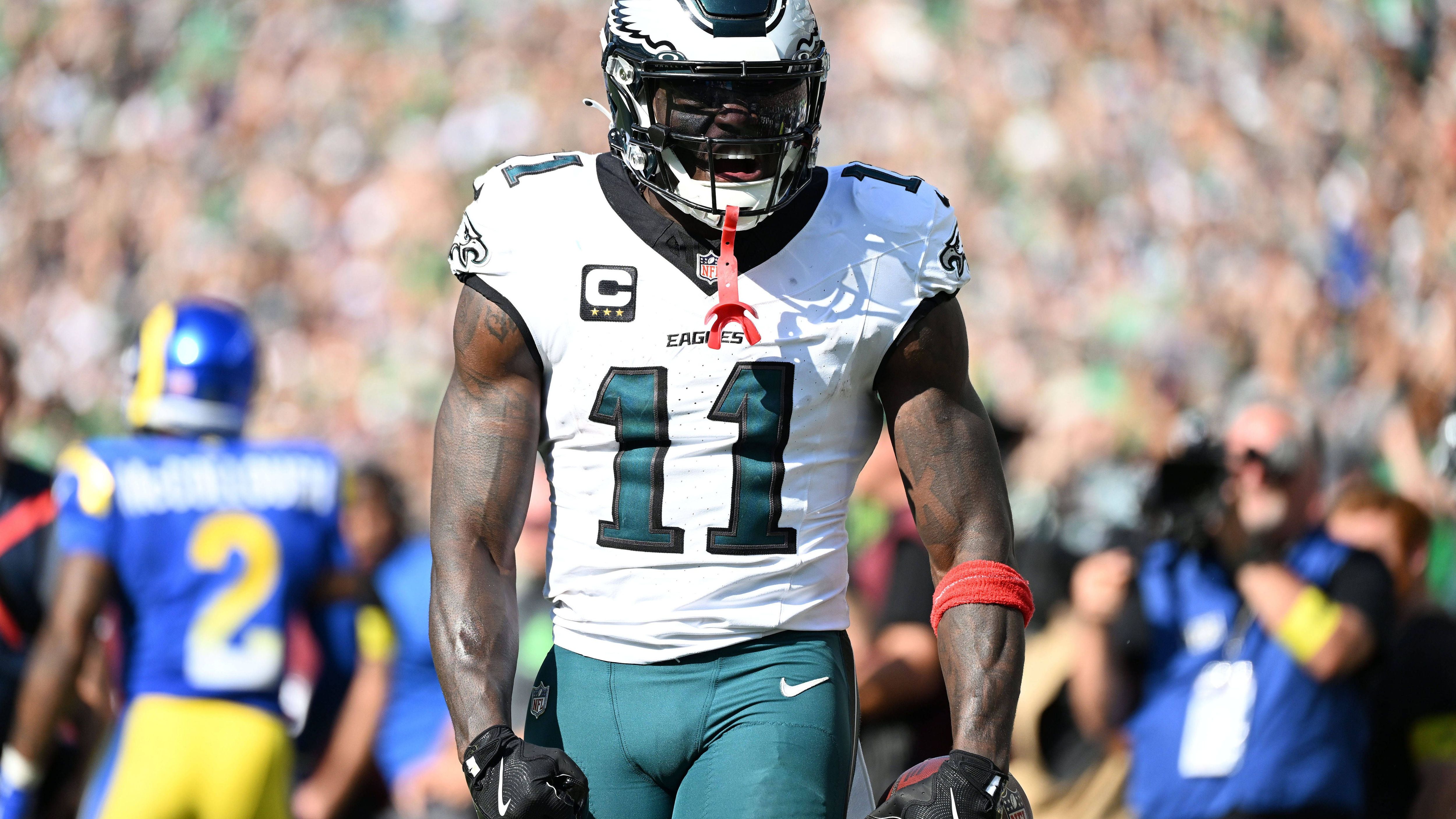 <em><strong>A.J. Brown (Philadelphia Eagles)</strong><br>Star-Receiver A.J. Brown hat den dritten Trainingstag in Folge nicht mitwirken können und seinen Kollegen nur zugeschaut. Ein Einsatz gegen die New York Giants wird immer unwahrscheinlicher. Die Eagles haben in der Woche darauf zudem eine Bye Week.</em>