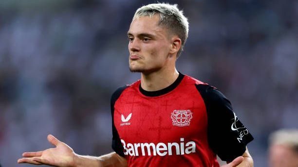 <strong>Wird Florian Wirtz zum teuersten Premier-League-Profi?</strong><br> Laut Berichten tendiert Florian Wirtz zu einem Wechsel von Bayer Leverkusen zum FC Liverpool. Angeblich fordert der Werksklub 150 Millionen Euro Ablöse, womit der Mittelfeldspieler direkt zum teuersten Spieler der Liga-Geschichte aufsteigen würde. Doch wer hält bislang den Rekord? <em><strong>ran</strong></em> listet die 15 teuersten Spielertransfers der Geschichte der englischen Topliga auf. (Quelle: transfermarkt.de)
