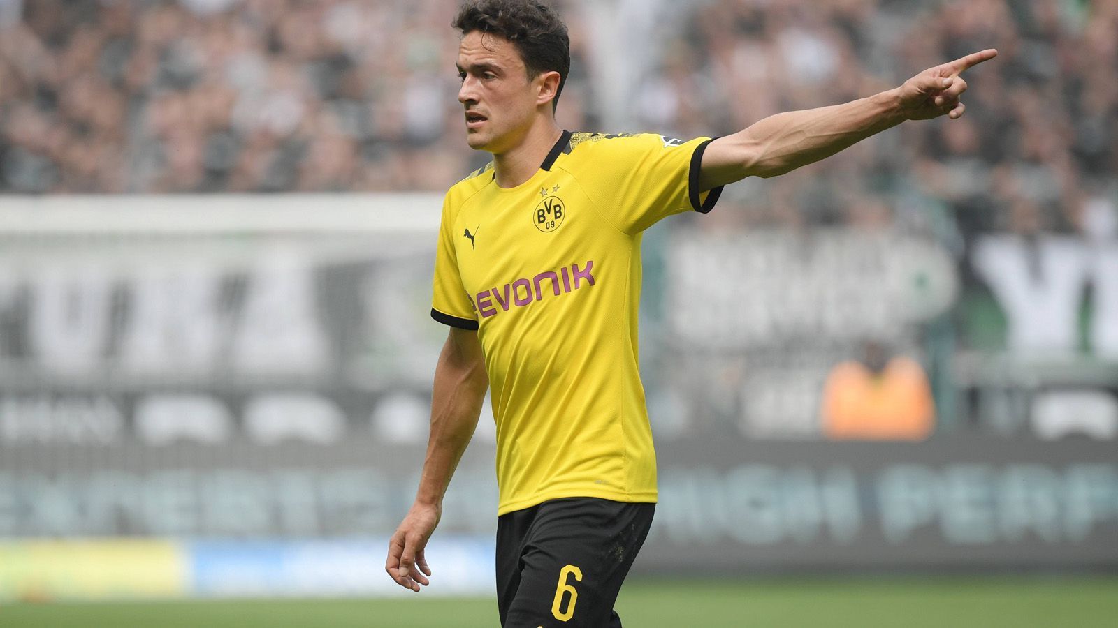 
                <strong>Thomas Delaney</strong><br>
                Mittelfeld
              