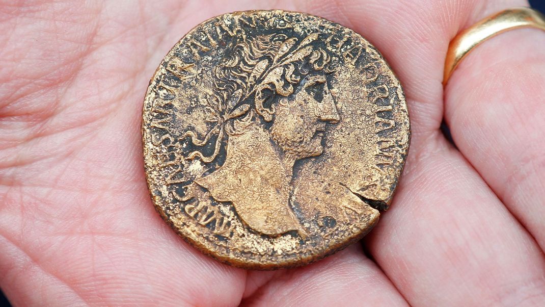 Eine römische Münze (Symbolbild): Ein sensationeller Fund in Bremen sorgt für Aufregung unter Archäologen.