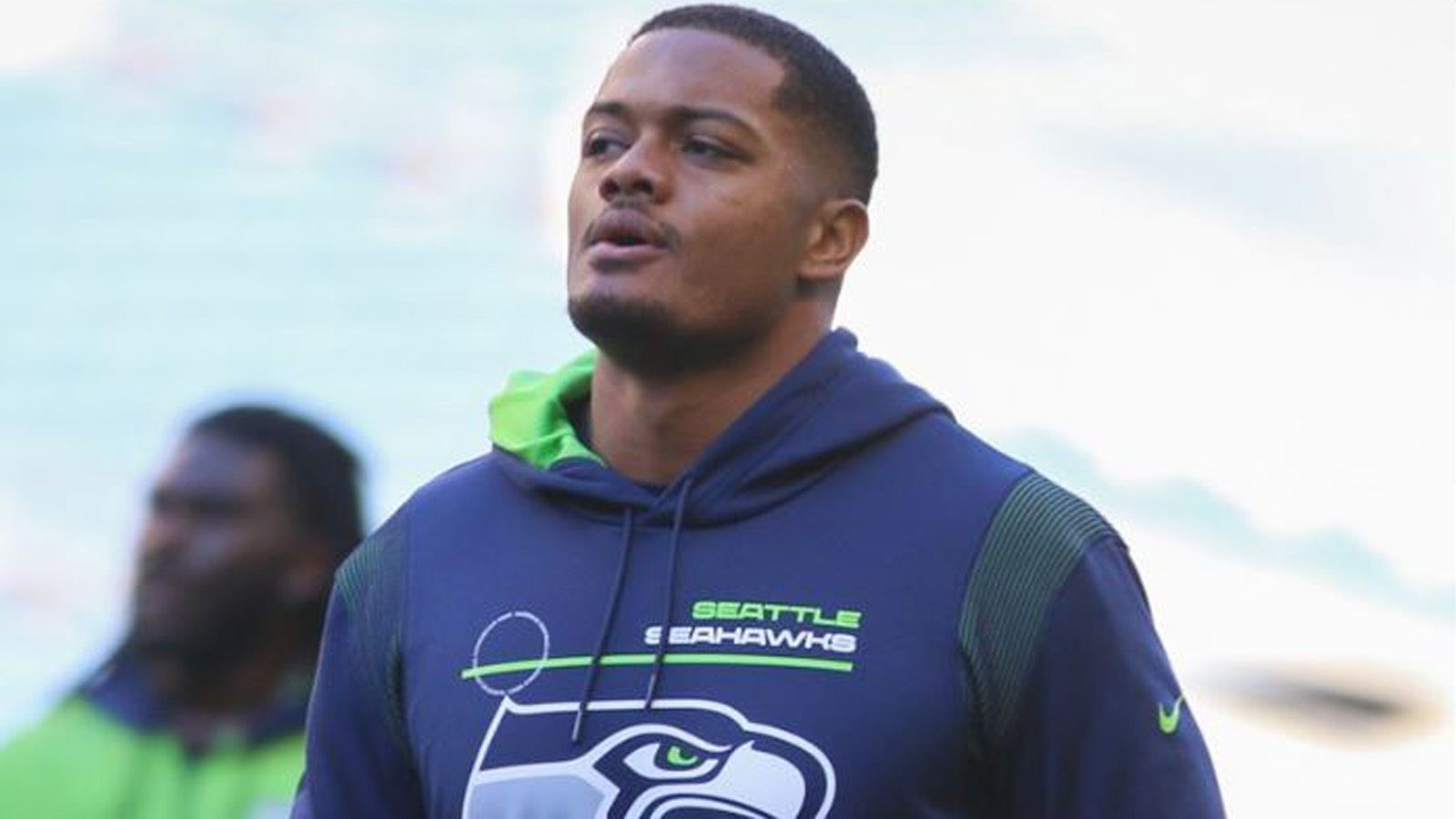 
                <strong>Aaron Donkor (Seattle Seahawks)</strong><br>
                Auch für Aaron Donkor bleibt alles wie gehabt. Nachdem er die Kaderkürzung nicht überstanden hatte, nahmen ihn die Seahawks nur wenige Tage später ins Practice Squad wieder auf. Als Teilnehmer des International Pathway Programs nimmt er keinem Spieler einen Platz im Trainingskader weg. Donkor war im Vorjahr via IPP nach Seattle gekommen. Wie die drei vor ihm genannten verbrachte er das Spiel seines Teams auf der Tribüne.
              