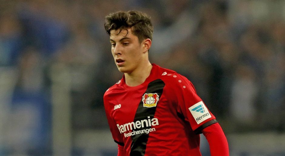 
                <strong>Kai Havertz (Bayer Leverkusen)</strong><br>
                Kai Havertz arbeitet aktuell an seinem Abitur, trotzdem stehen für den 17-jährigen Leverkusener nach dem vergangenen halben Jahr bereits zwölf Einsätze in Bundesliga, Pokal und Champions League zu Buche. Vier Mal stand der Youngster dabei in der Startelf. Im offensiven Mittelfeld kann Havertz alles, "sogar Kopfball", wie es Trainer Roger Schmidt formulierte.
              