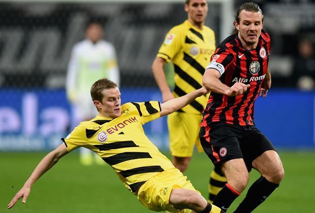 
                <strong>Sven Bender</strong><br>
                "Manni" Bender kennt die Zweite Liga auch nur zu gut. Und zwar aus seiner Zeit beim TSV 1860 München. Ganze 65 Mal schnürte er die Kickschuhe für die "Löwen" in der Zweiten Fußball-Bundesliga.
              