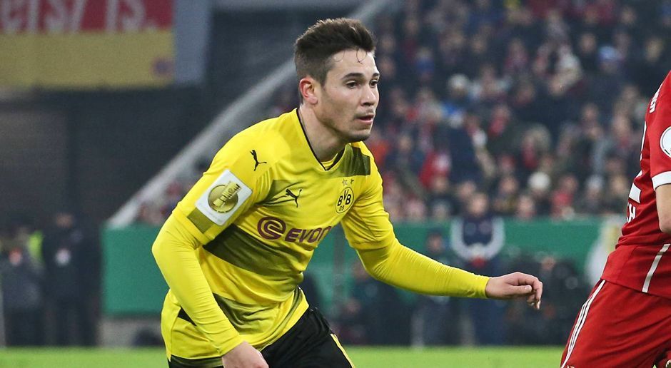 
                <strong>Raphael Guerreiro</strong><br>
                Vom Europameister ist kaum etwas zu sehen. Statt mit Flankenläufen fällt er mit einem Stockfehler auf, der den Bayern einen Ballgewinn beschert. Auch bei Müllers Kopfball hat er das Nachsehen. Wenig später holt ihn Stöger für Schürrle vom Platz. ran-Note: 5
              